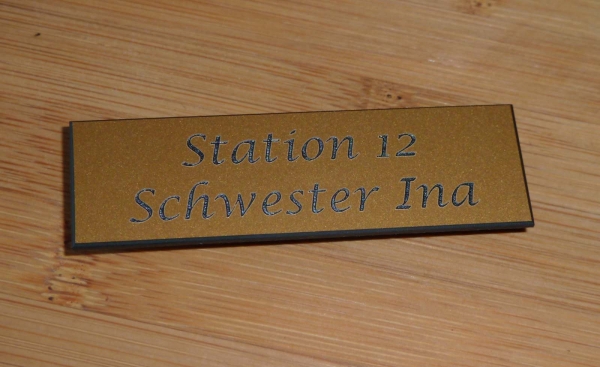Ansteckschild mit persönlicher Gravur 65 x 20 mm
