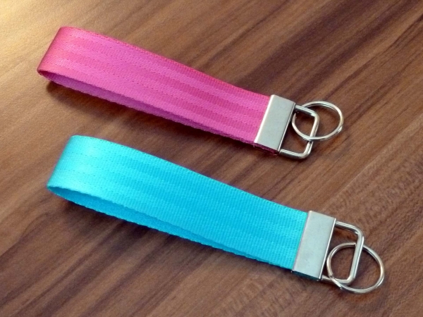 Schlüsselanhänger aus Gurt mit Wunschgravur